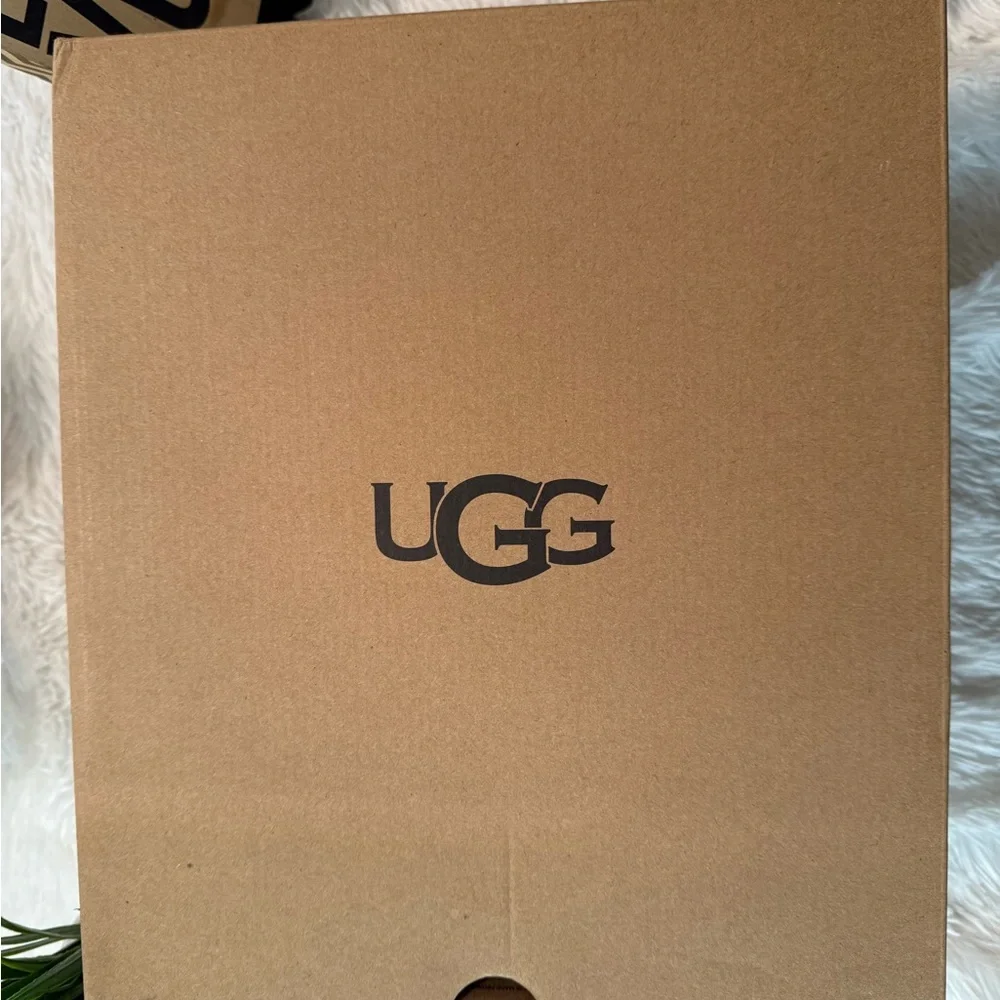 UGG Saniya Mini Bootie - Picture 12 of 13